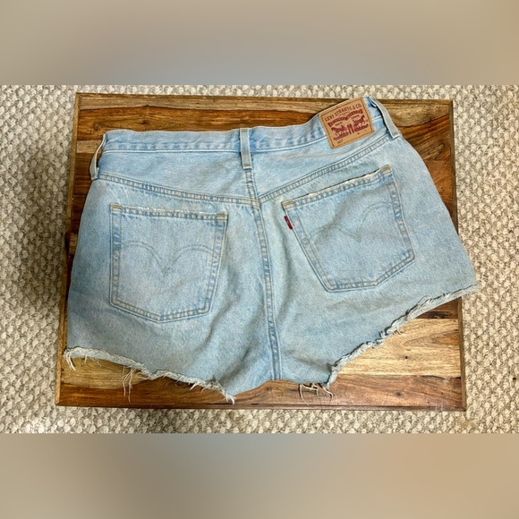 Levi’s 501 Shorts - Picture 3 of 6